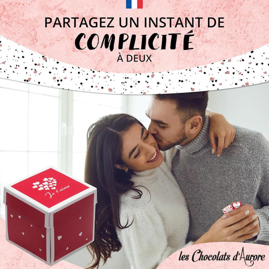 Coffret de Chocolats - Boîte de 40 carrés de chocolat individuels pour lui dire "Je t’aime" - © 2026 Le Grimoire Ancien