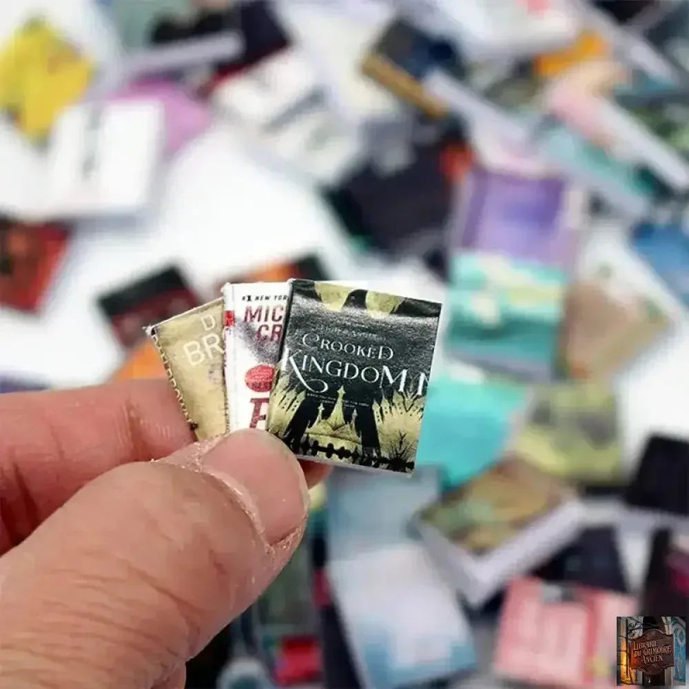 100 pièces miniatures de mini livres à rabat (1 Lot) - © 2026 Le Grimoire Ancien