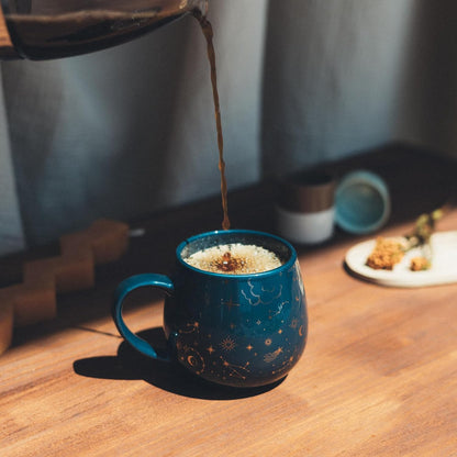 Mug Astral 350 ml – Bleu marine & doré – Tarot & Astrologie | Grupo Erik