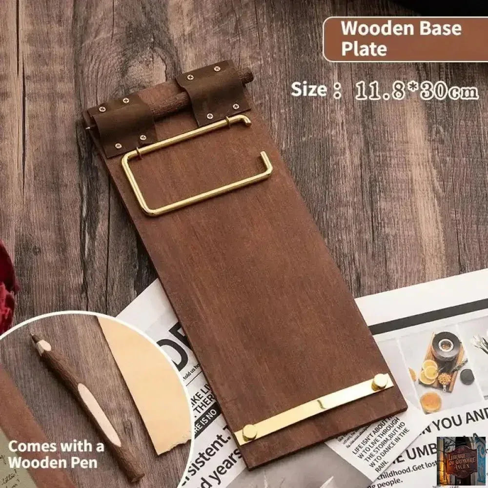 Bloc-notes en bois de style rétro - © 2026 Le Grimoire Ancien