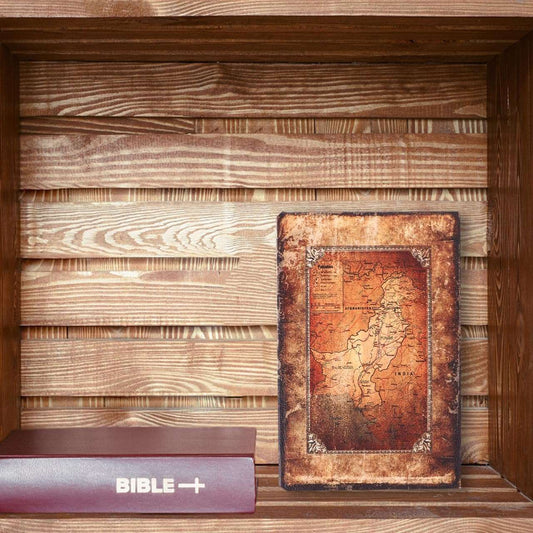 Boîte décorative en forme de livre vintage — Compartiment secret, bois & cuir PU - © 2026 Le Grimoire Ancien