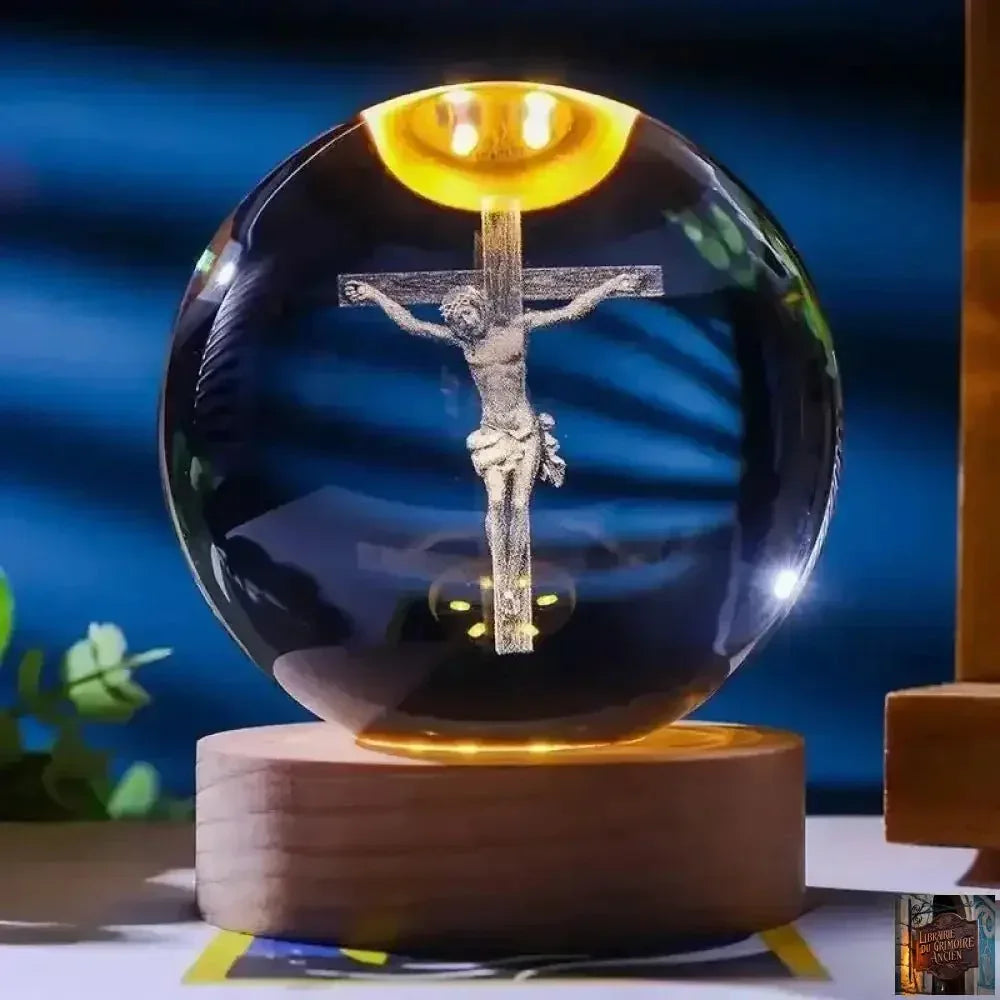 Boule de cristal illuminée - Jésus et Vierge Marie avec croix pour dévotion - © 2026 Le Grimoire Ancien