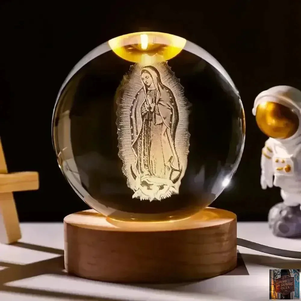 Boule de cristal illuminée - Jésus et Vierge Marie avec croix pour dévotion - © 2026 Le Grimoire Ancien