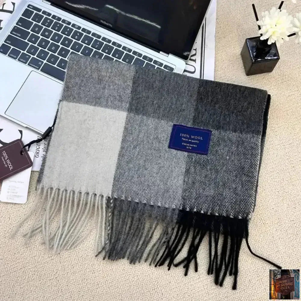 Echarpe 100 % laine pour Homme - © 2026 Le Grimoire Ancien