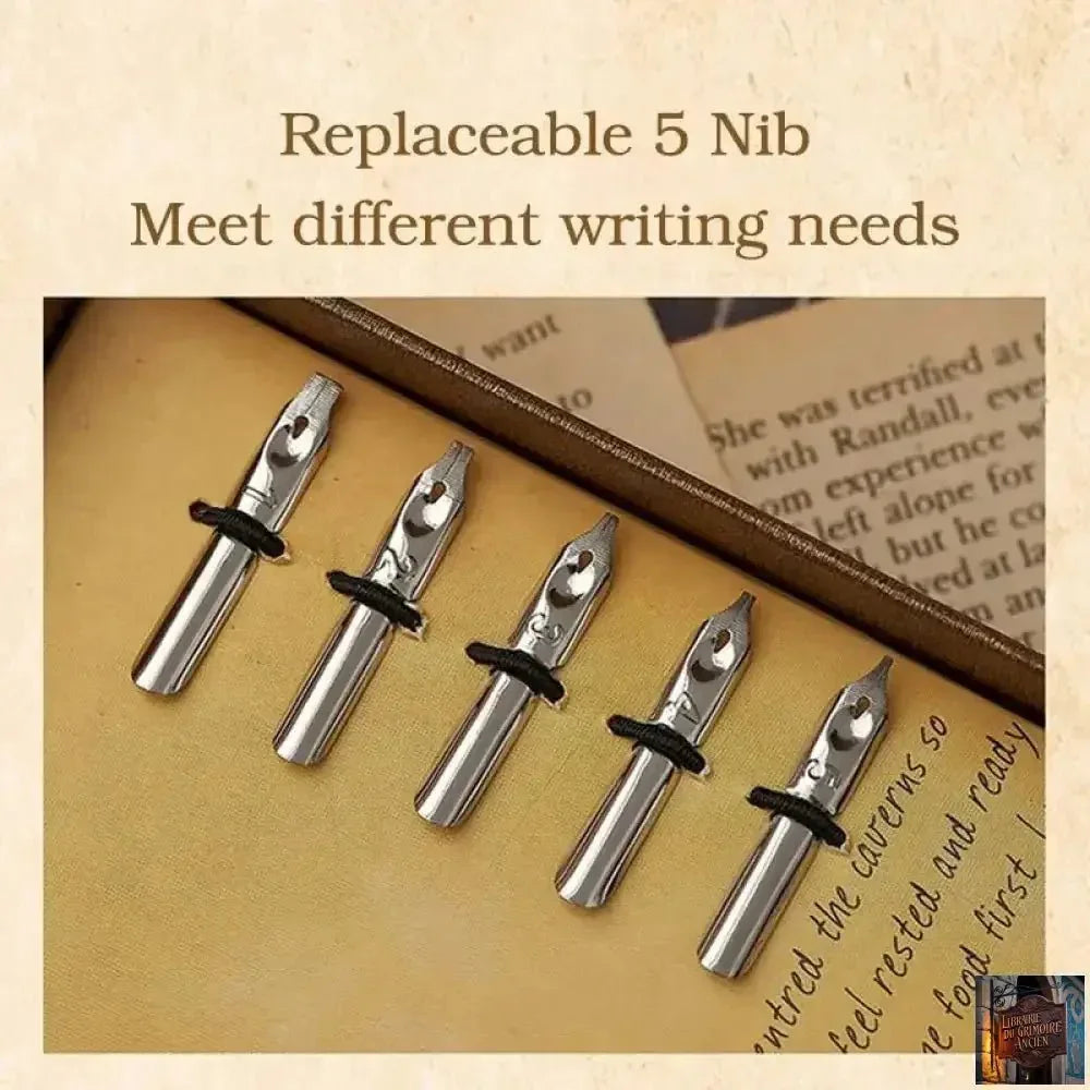 Ensemble de stylos avec plume (encre fournie) - © 2026 Le Grimoire Ancien