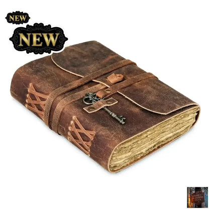 Journal en cuir avec papier ligné et non doublé de 20,3 x 15,2 cm et clé vintage - © 2026 Le Grimoire Ancien