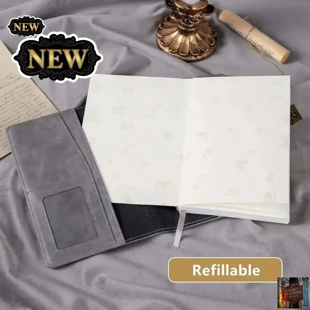 Journal en cuir avec stylo - © 2026 Le Grimoire Ancien