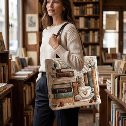 Mannequin portant le sac livres et tasse de café