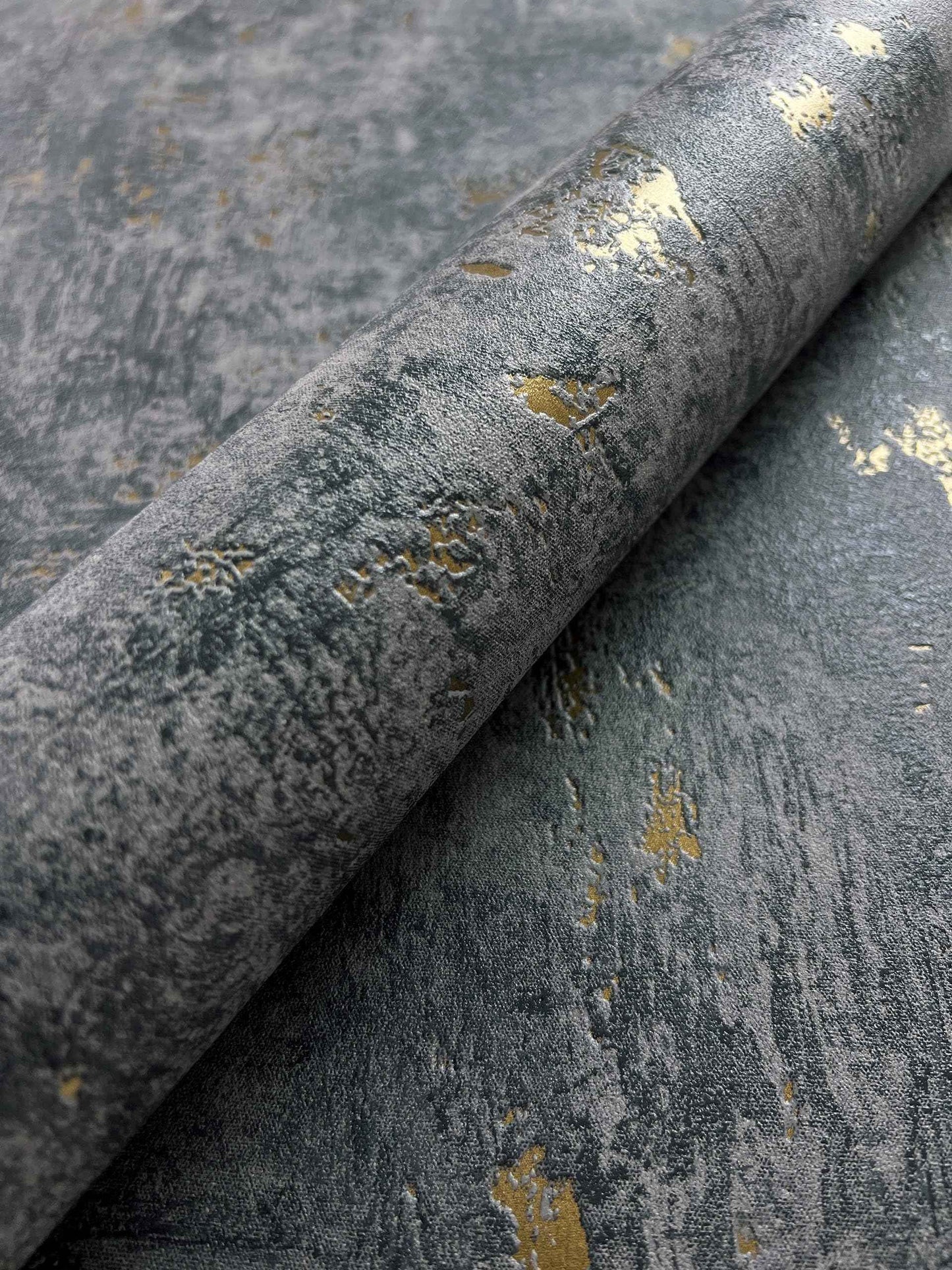 Papier peint intissé effet béton métallique | Newroom Kehda gris, beige & anthracite - © 2026 Le Grimoire Ancien