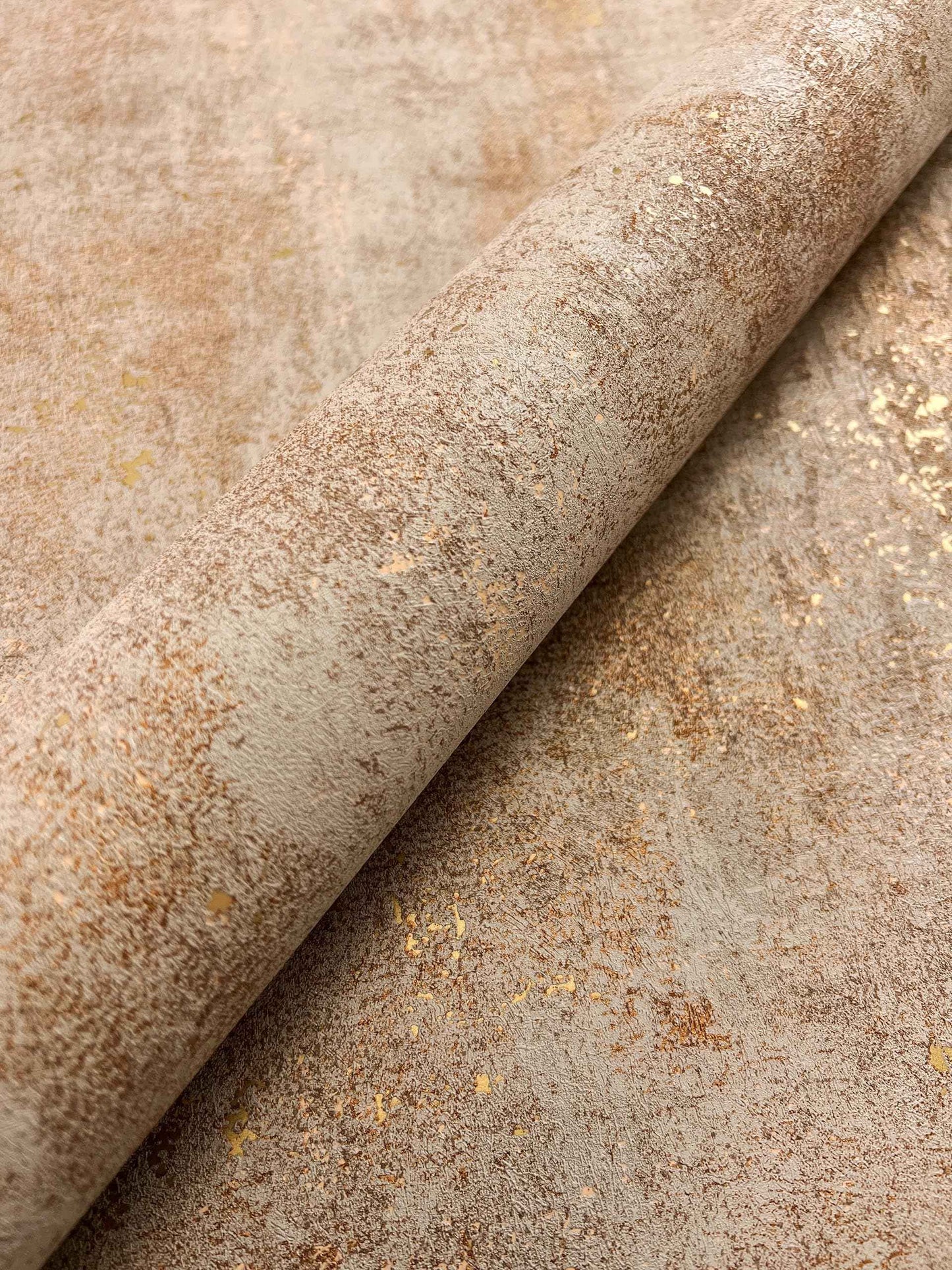 Papier peint intissé effet béton | Newroom — Beige Marron & Noir Cuivre - © 2026 Le Grimoire Ancien