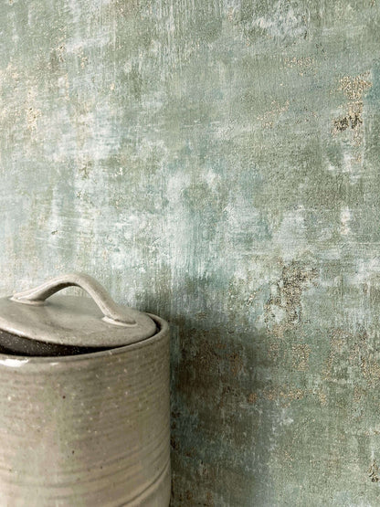 Papier peint intissé effet enduit béton métallique | Newroom Tyana — Noir, Bleu, Gris & Beige - © 2026 Le Grimoire Ancien