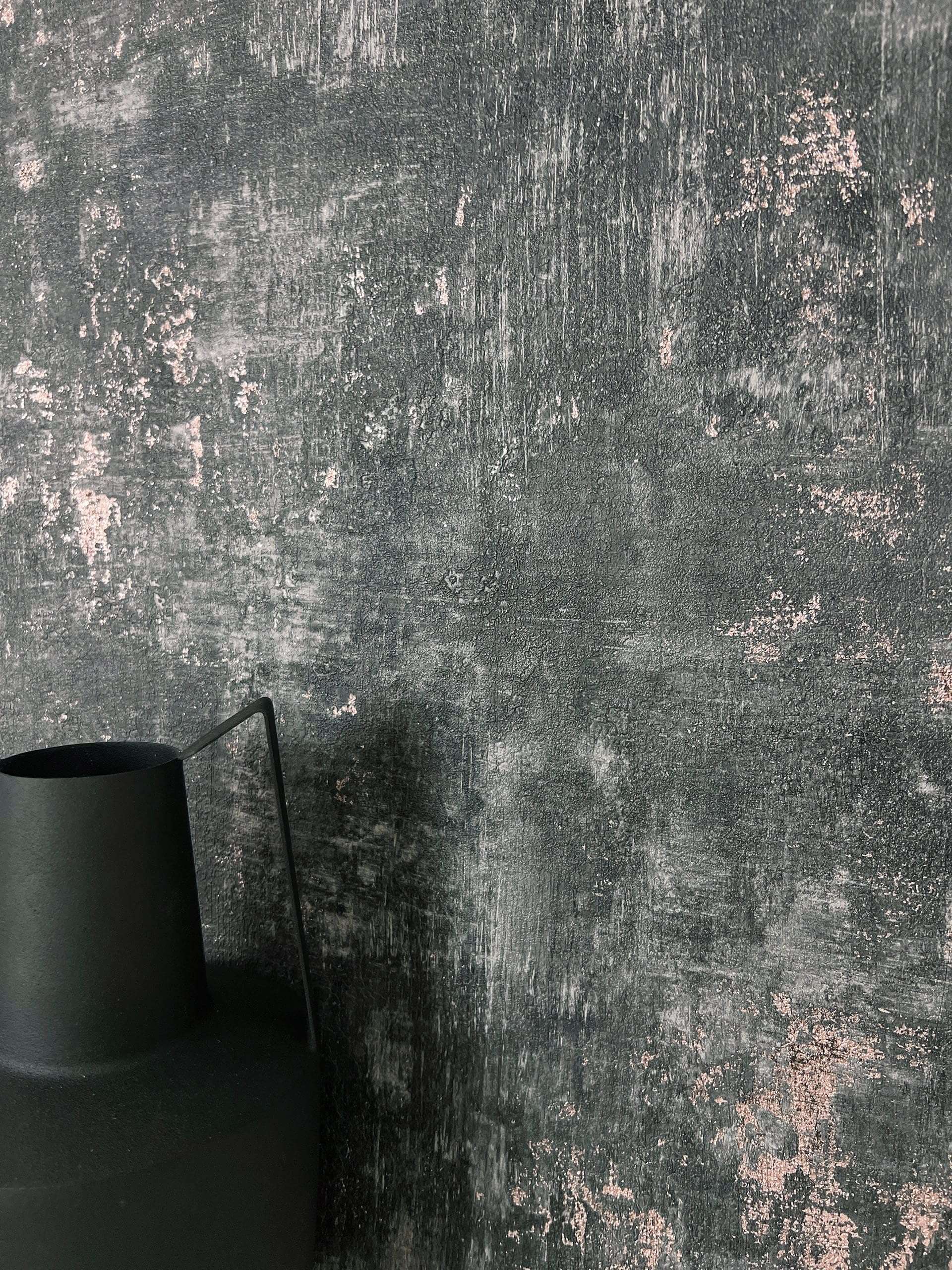 Papier peint intissé effet enduit béton métallique | Newroom Tyana — Noir, Bleu, Gris & Beige - © 2026 Le Grimoire Ancien