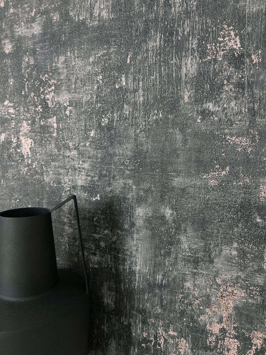 Papier peint intissé effet enduit béton métallique | Newroom Tyana — Noir, Bleu, Gris & Beige - © 2026 Le Grimoire Ancien