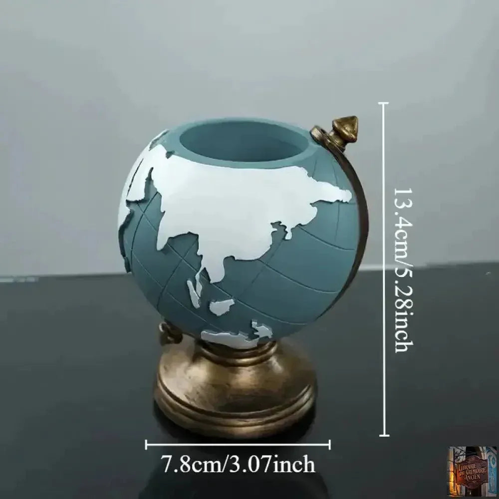 Porte-stylo - Globe créatif - Organisateur de bureau en résine - © 2026 Le Grimoire Ancien