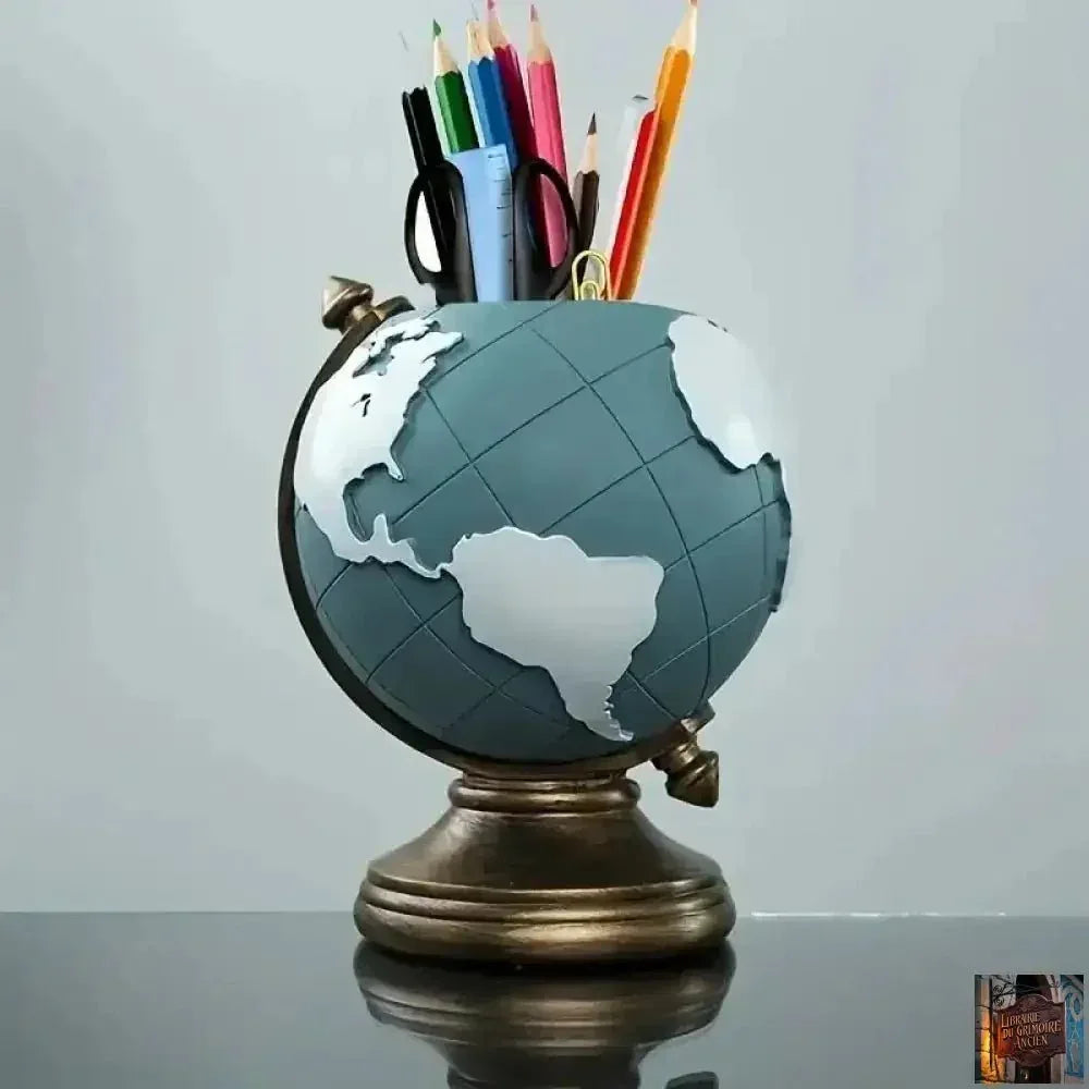 Porte-stylo - Globe créatif - Organisateur de bureau en résine - © 2026 Le Grimoire Ancien