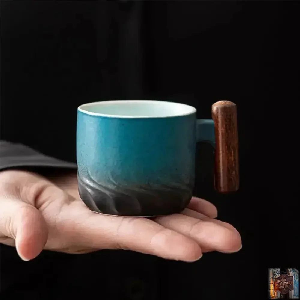 Tasse à café créative faite à la main, exquise, vintage, avec manche en bois - © 2026 Le Grimoire Ancien