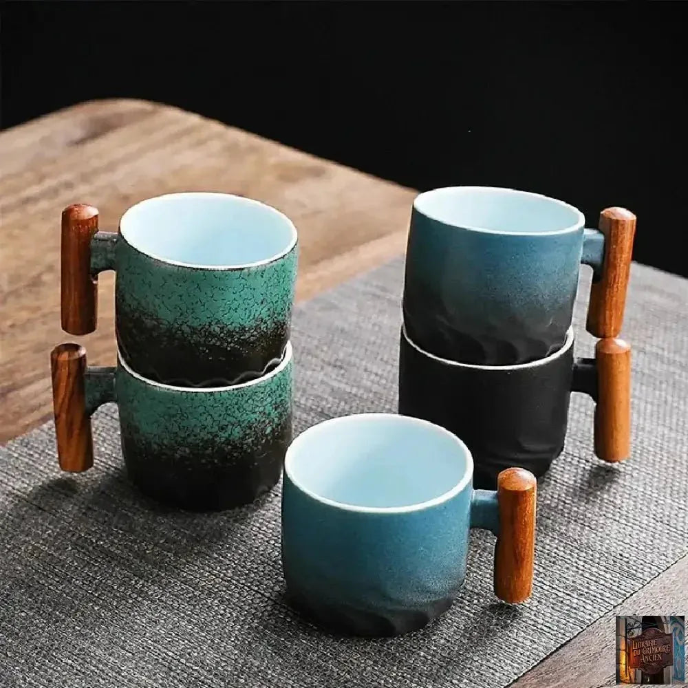 Tasse à café créative faite à la main, exquise, vintage, avec manche en bois - © 2026 Le Grimoire Ancien