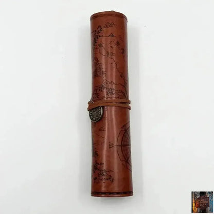 Trousse façon cuir - forme originale - © 2026 Le Grimoire Ancien