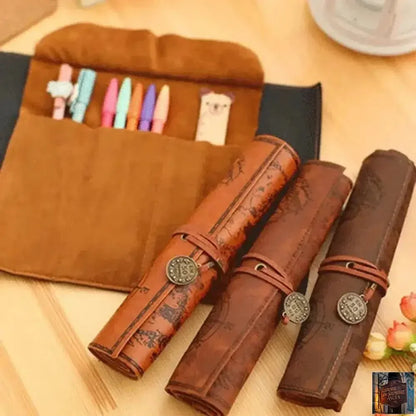 Trousse façon cuir - forme originale - © 2026 Le Grimoire Ancien